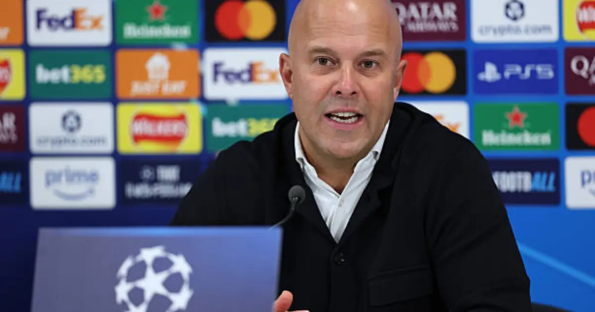 سلوت يشيد بأداء ليفربول 2025