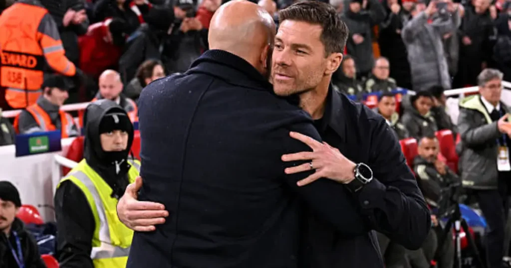 سلوت يشيد بأداء ليفربول 2025 ارني سلوت مدرب ليفربول وتشابي الونسو مدرب ريال مدريد